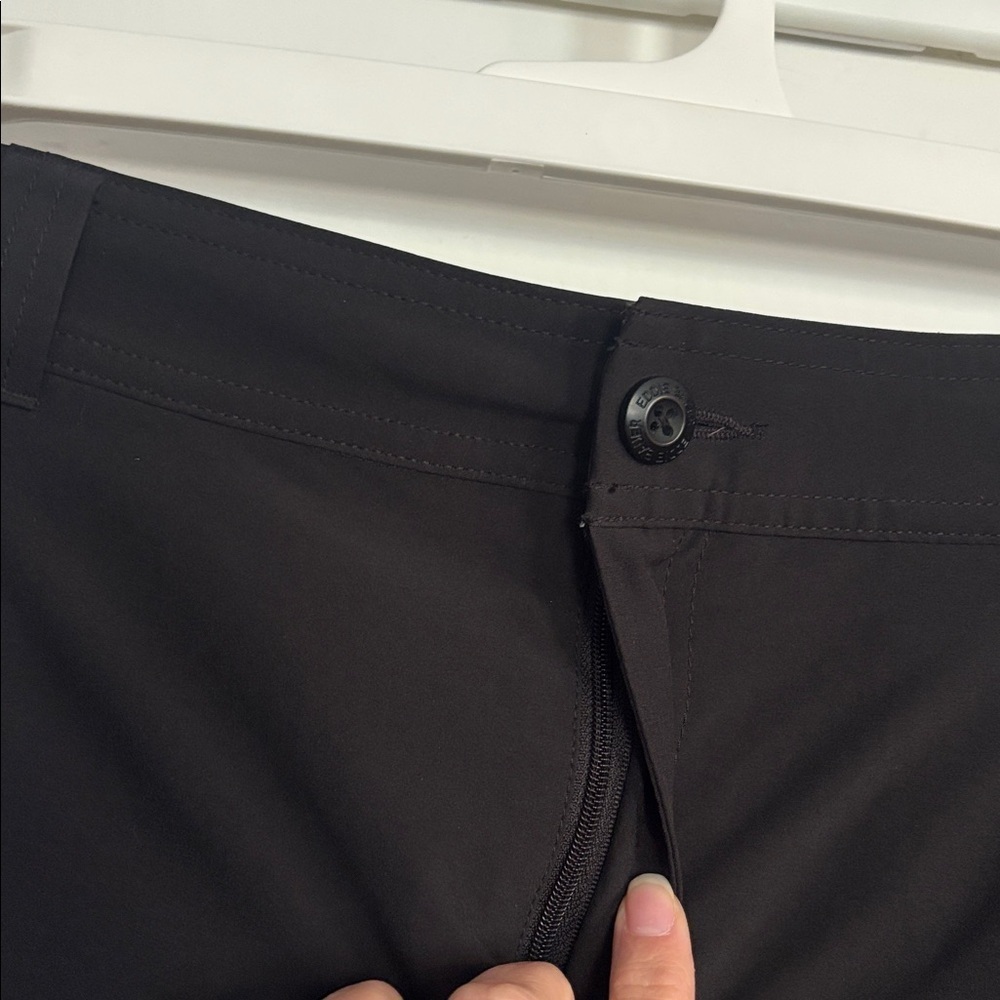 Eddie Bauer Women’s Adventurer 2.0  Black Skort - Picture 2 of 7
